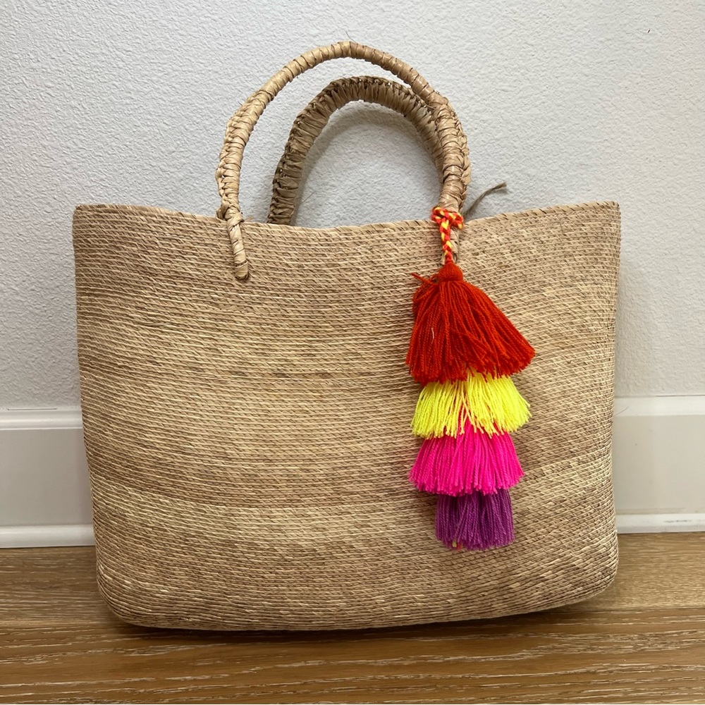 Straw beach tote with tassel